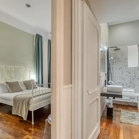 Atrhome Frattina Luxury Apartament