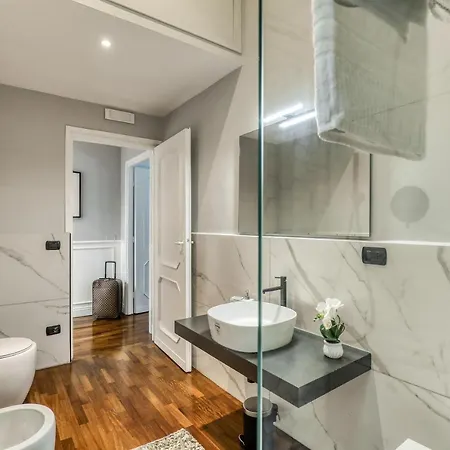 Atrhome Frattina Luxury * Rzym