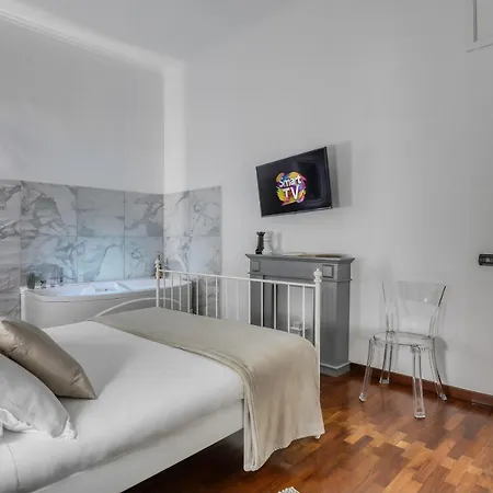 Atrhome Frattina Luxury Apartament *