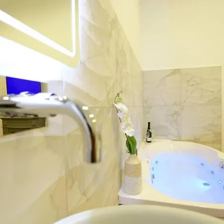 Atrhome Frattina Luxury * Rzym