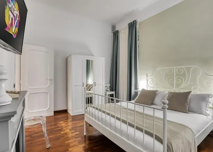 Apartment Atrhome Frattina Luxury Rome